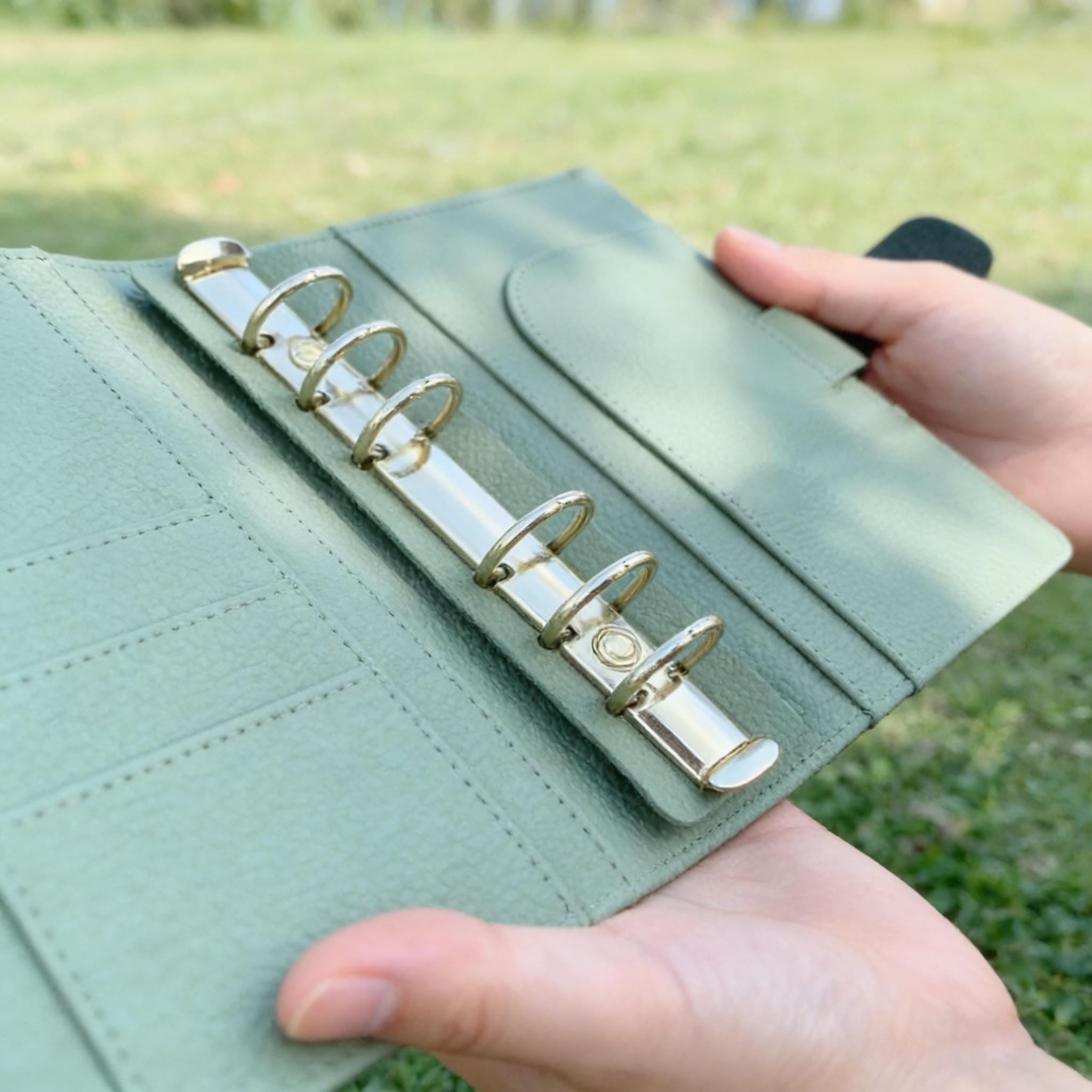 Vollnarbenleder-Ordner A6 mit 6 Ringen, nachfüllbarer Planer, Reisetagebuch, Skizzenbuch mit individueller Gravur